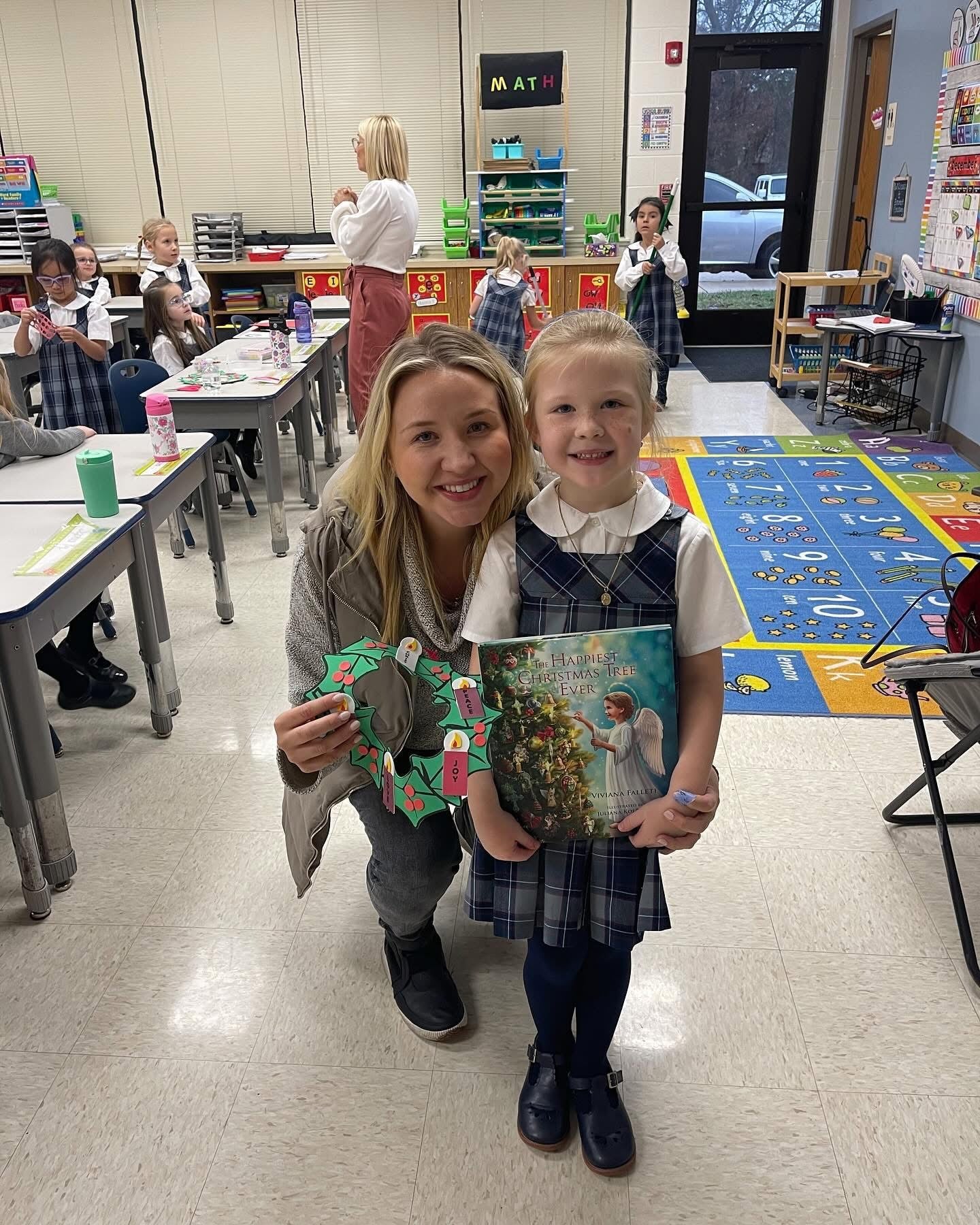 THE HAPPIEST CHRISTMAS TREE EVER