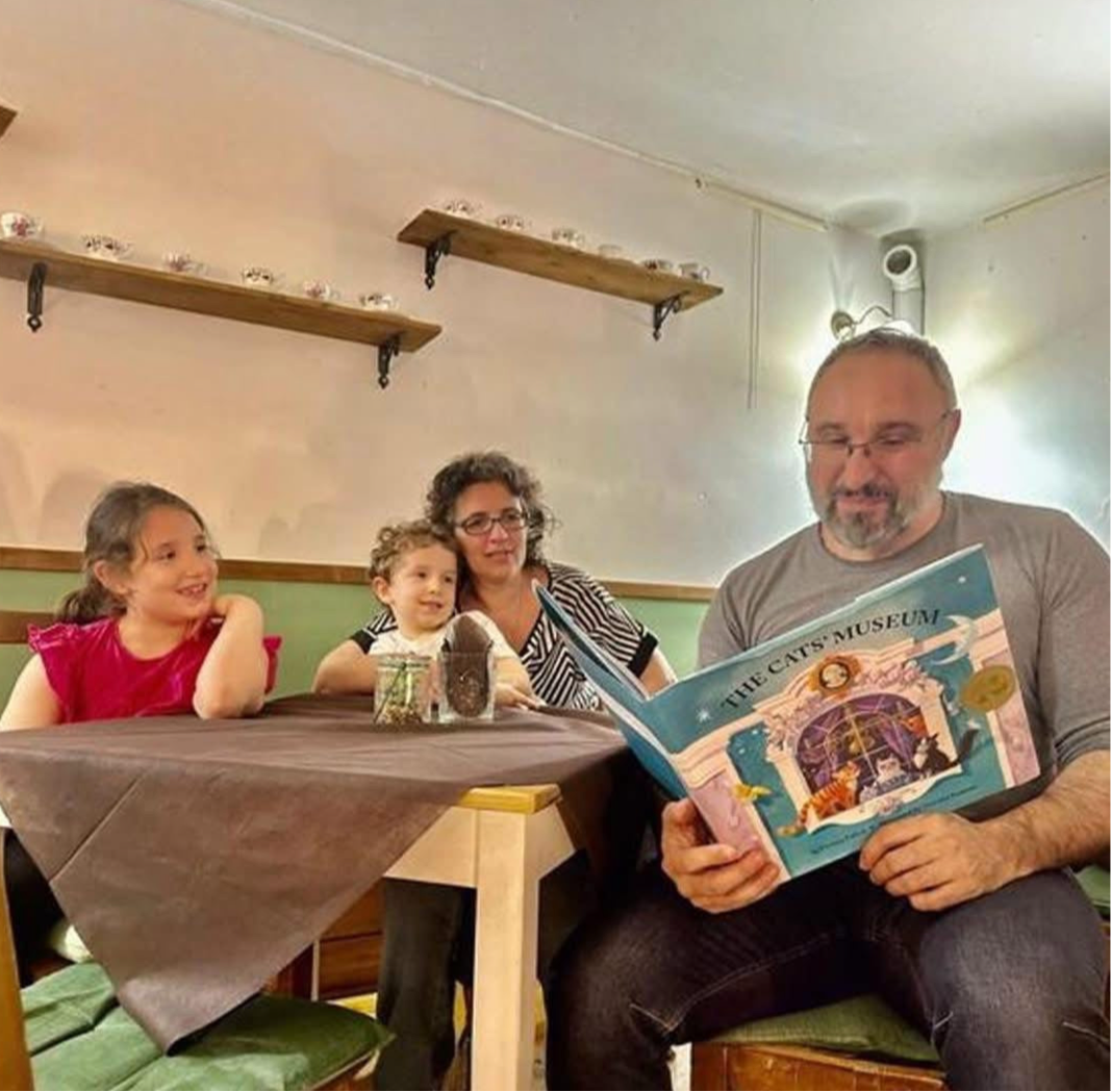 THE CATS' MUSEUM—MOM'S CHOICE AWARD RECIPIENT